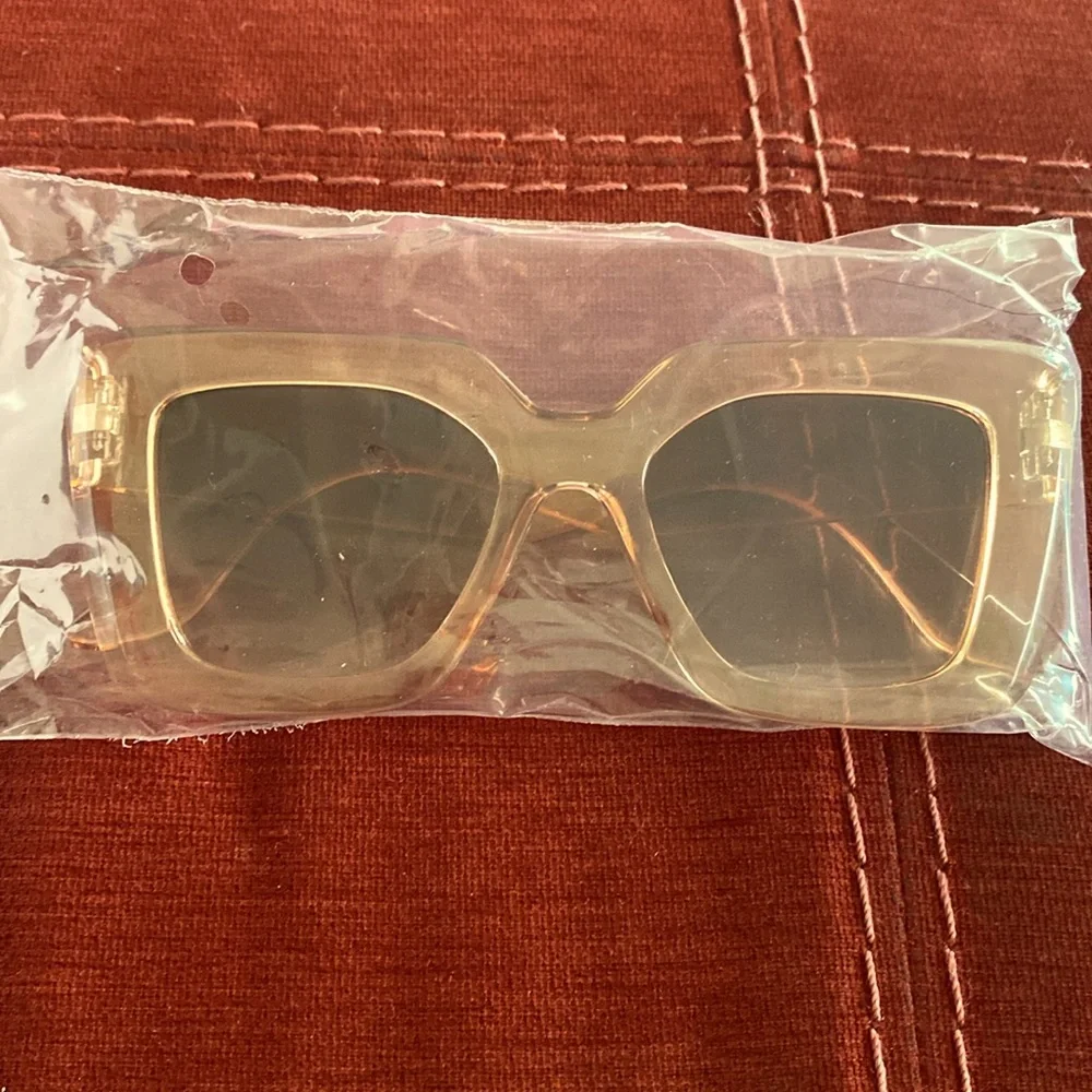 🆕NIP: Amber Large Chic Sunglasses